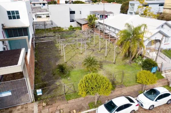 TERRENO CENTRAL, IDEAL PARA APLICAR SEU PROJETO DE FUTURO