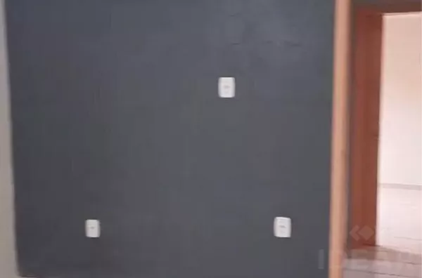 CASA DE 3 DORMITÓRIOS, GARAGEM COBERTA E PÁTIO NOS FUNDOS