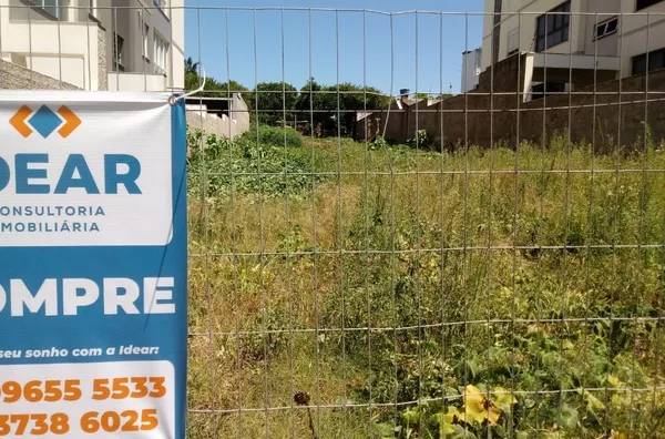 LINDO TERRENO MUITO BEM LOCALIZADO ESPERANDO POR VOCÊ