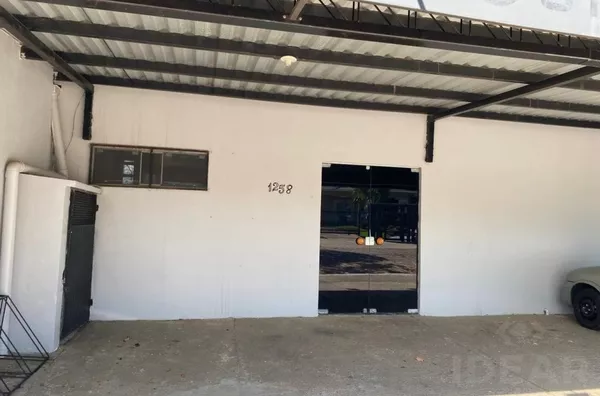 INVISTA EM SEU FUTURO! MUITO ESPAÇO PARA SEUS NEGÓCIOS, COM POSSIBLIDADE DE MAIS ANDARES