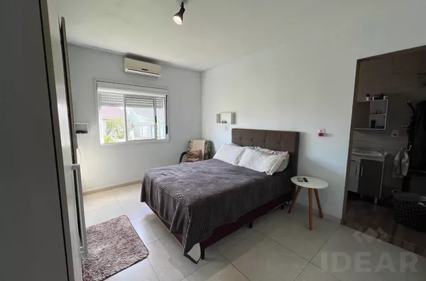 CASA DE 2 DORMITÓRIOS, COM SUITE E PÁTIO COM PISCINA