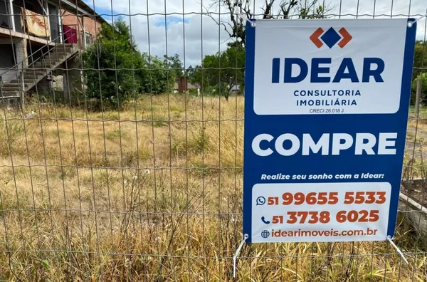 TERRENO DE 1300m² COM MUITO ESPAÇO E GRANDE PÁTIO 