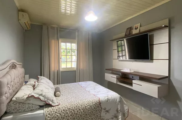 CASA AMPLA E EXCELENTE LUMINOSIDADE NATURAL- LOTEAMENTO ARTUS