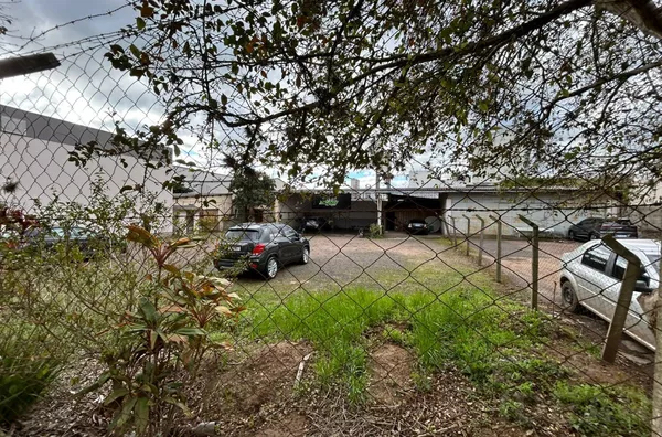 TERRENO COM 33m DE FRENTE BEM NO CENTRO DA CIDADE