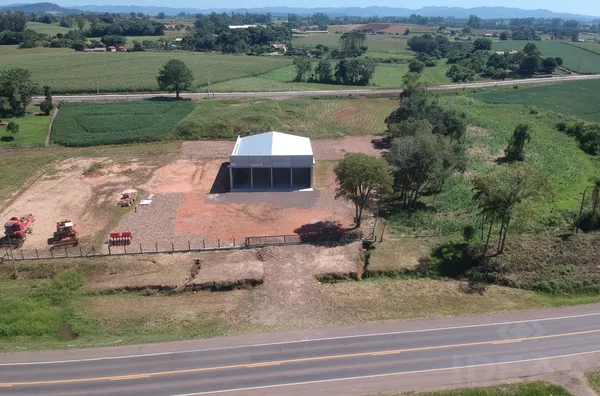 PAVILHÃO DE 480m², DUAS FRENTES E MUITO ESPAÇO PARA AMPLIAÇÃO
