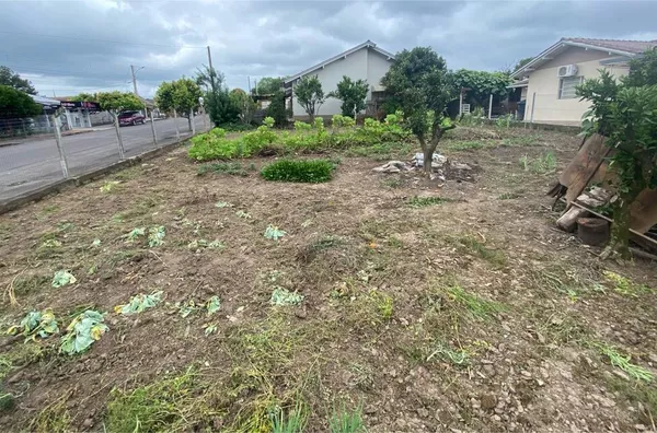 TERRENO DE ESQUINA, ASFALTADO E COM MUITA CIRCULAÇÃO