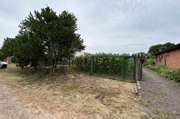 TERRENO COM 15,5m DE FRENTE E MUITO ESPAÇO PARA SEU NEGÓCIO