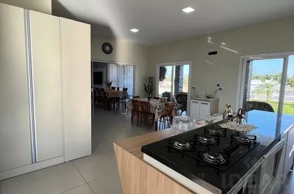 MUITO ESPAÇO E CONFORTO BEM NO CENTRO COMERCIAL DE BELA VISTA