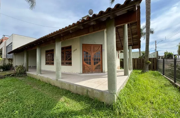 CASA DE 3 DORMITÓRIOS, SUÍTE E PISCINA PRO SEU MELHOR CONFORTO