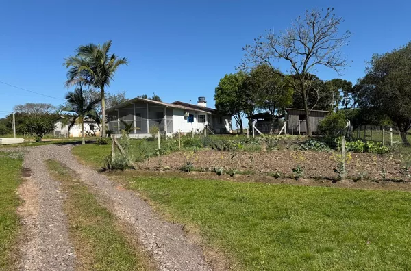 6.087m² DE ÁREA. COM 2 AÇUDES, GALPÃO, QUIOSQUE E CASA MISTA