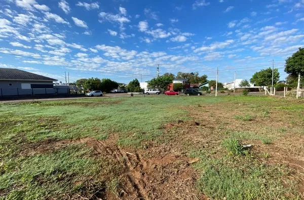 LINDO TERRENO DE ESQUINA PARA SEU PROJETO RESIDENCIAL OU COMERCIAL FUTURO
