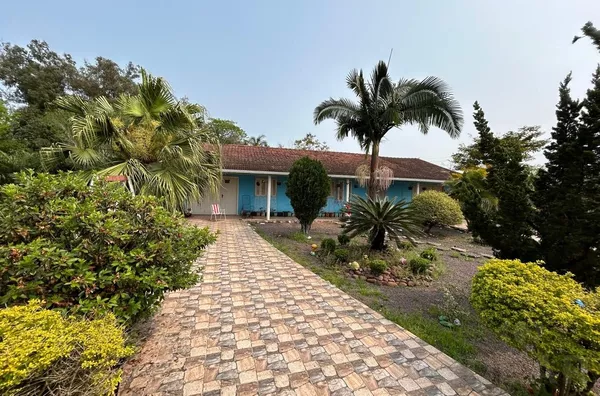 MINI-CHÁCARA A BEIRA DO ASFALTO, EM POTENCIAL ÁREA COMERCIAL