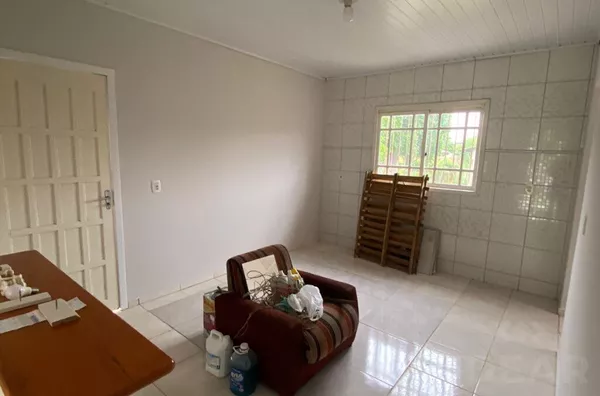 CASA DE BOM TAMANHO E PÁTIO PARA VOCÊ E SUA FAMÍLIA