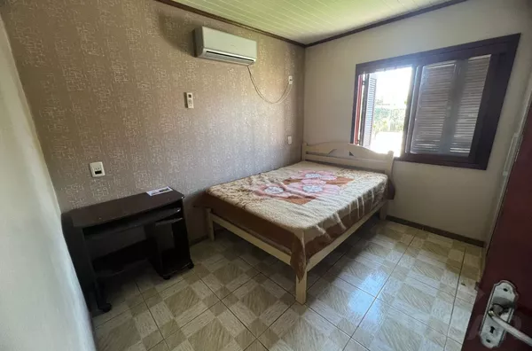 AMPLA CASA COM PÁTIO FRONTAL E ESPAÇO GOURMET PARA RECEBER OS FAMILIARES E AMIGOS