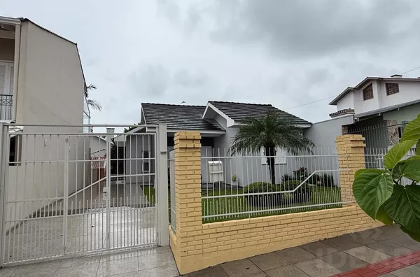 EXCELENTE ILUMINAÇÃO NATURAL, ACONCHEGO E ÓTIMA LOCALIZAÇÃO