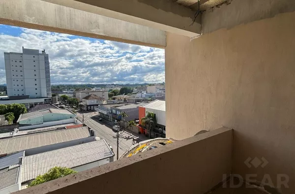 AMBIENTES AMPLOS, MUITO BEM LOCALIZADO E LINDA VISÃO DA CIDADE - Foto 6