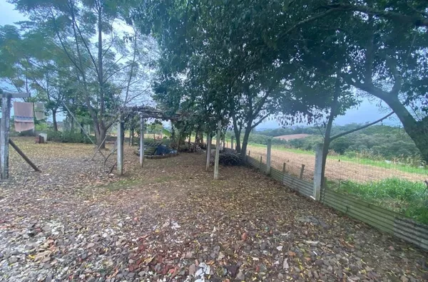 CHÁCARA EM REGIÃO TRANQUILA, BEM PERTINHO DO CENTRO