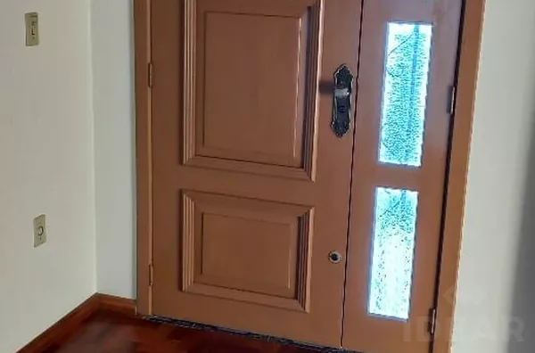 CASA AMPLA E BEM ESTRUTURADA, EM UMA ÁREA DE 2.360m²