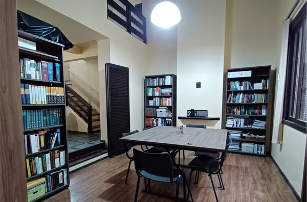 CASA DE 2 PISOS, COM 3 QUARTOS (1 suíte) A POUCO MINUTOS DO CENTRO - Foto 4