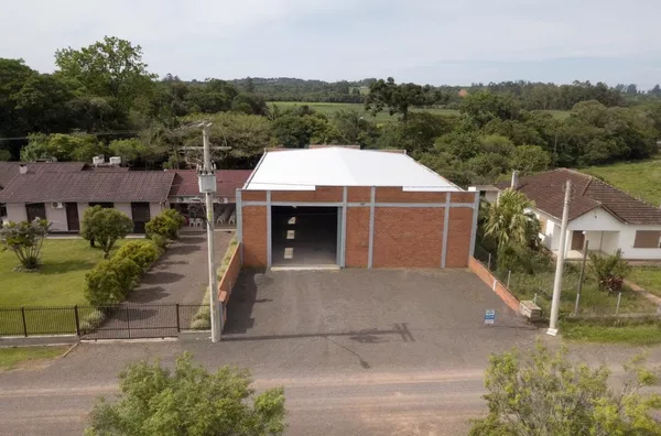 PAVILHÃO DE 465m² PARA INSTALAÇÃO DE SEU PRÓSPERO NEGÓCIO