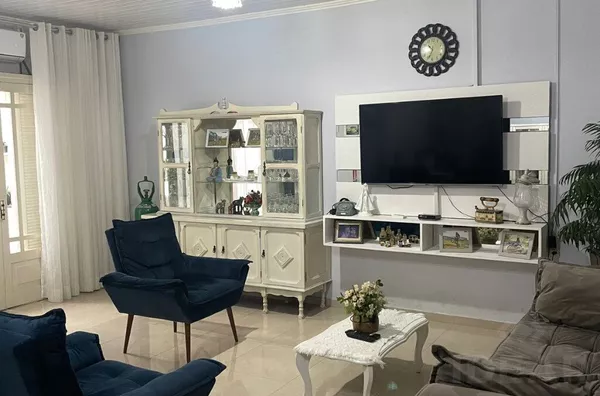 CASA COM EXCELENTE ACABAMENTO. PISCINA E QUIOSQUE. TUDO DE BOM!