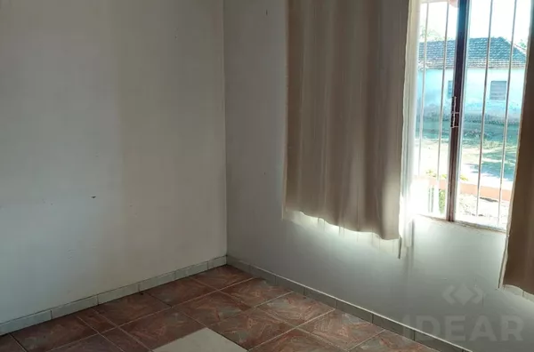 AMPLA CASA DE 5 DORMITÓRIOS E TERRENO TODO CERCADO