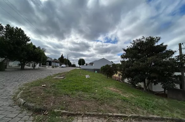 TERRENO DE ESQUINA EM REGIÃO DE MUITO FLUXO