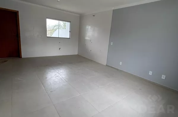 SOBRADO BEM LOCALIZADO COM GRANDE PÁTIO NOS FUNDOS E NA FRENTE - Foto 3