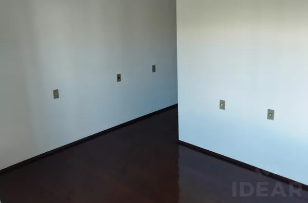 CASA DE 2 PISOS, COM PISCINA E EM EXCELENTE LOCALIZAÇÃO