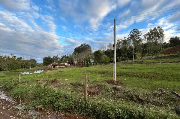 CHÁCARA TOTALMENTE VOLTADA PARA O LAZER E REUNIÃO DE MORADORES