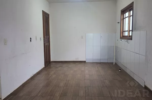 CASA COM PÁTIO NA FRENTE E FUNDOS NA SANTA TECLA