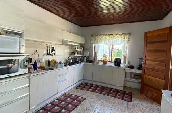 LINDA CASA EM PEDRA GRÊS, DANDO MUITO ESTILO AO LUGAR