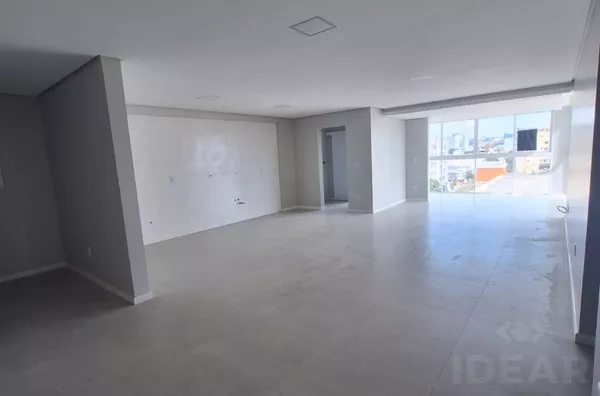 AMBIENTES AMPLOS, MUITO BEM LOCALIZADO E LINDA VISÃO DA CIDADE