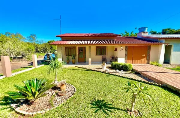 LINDA CASA ACONCHEGANTE COM ESPAÇO INDEPENDENTE PARA COMÉRCIO