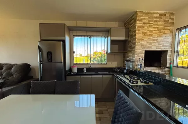 CASA COM DOIS DORMITÓRIOS A 300m DA RSC-453