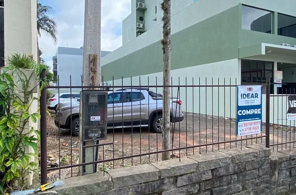 TERRENO MUITO BEM LOCALIZADO, NO CENTRO DA CIDADE