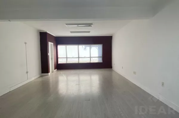 Ei? Você que busca expandir seu negócio, nós te apresentamos a sala ideal, na área central, bem localizada, nos contate e saiba mais.