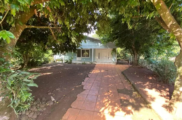 CHÁCARA DE 106m DE FRENTE PARA O ASFALTO, COM CASA MISTA