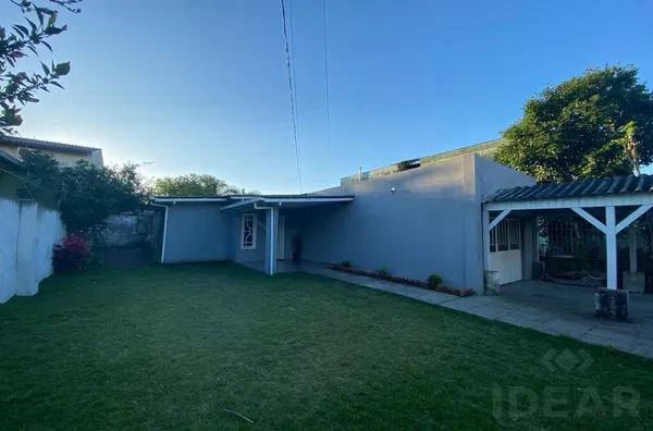 CASA NO BAIRRO CRUZEIRO, AMPLOS CÔMODOS E GRANDE PÁTIO