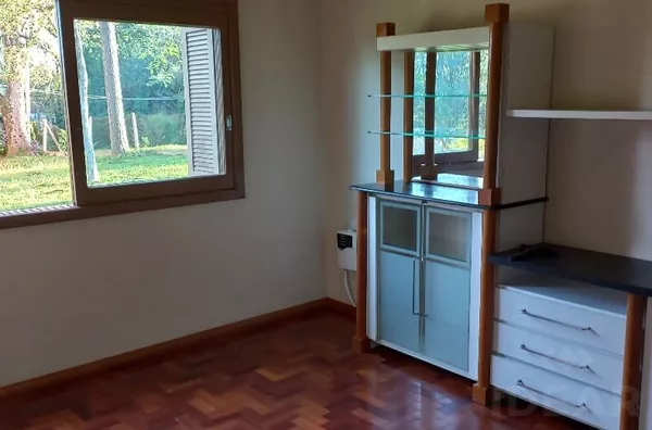 CASA AMPLA E BEM ESTRUTURADA, EM UMA ÁREA DE 2.360m²