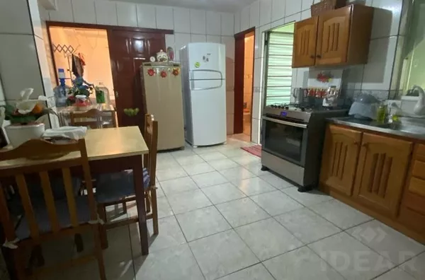 CASA NO CENTRO COM GARAGEM PARA DOIS VEÍCULOS