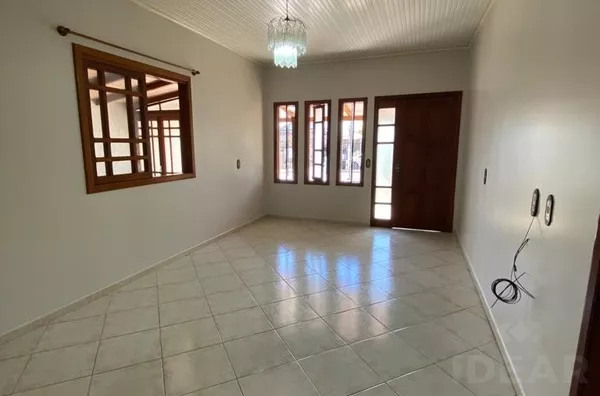 AMPLA CASA, COM BELO PÁTIO E MUITAS ÁRVORES FRUTÍFERAS E ESPAÇO PARA CANIL