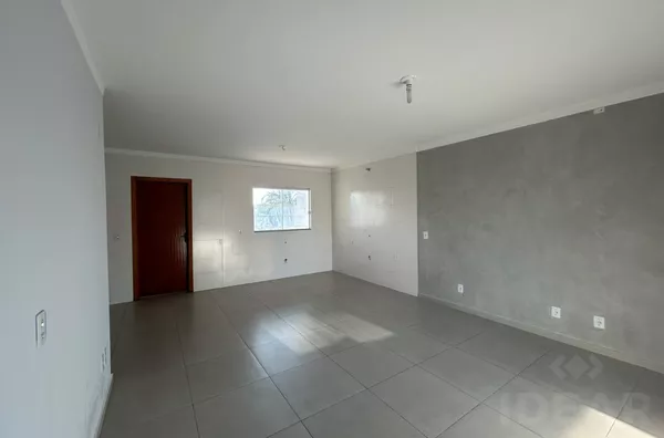 SOBRADO BEM LOCALIZADO COM GRANDE PÁTIO NOS FUNDOS E NA FRENTE - Foto 3