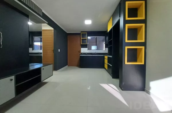 LINDA CASA DE 108m², COM PÁTIOS NA FRENTE E FUNDOS