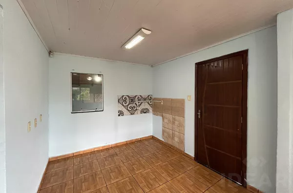 CASA NA CORONEL BRITO COM 2 DORMITÓRIOS E ÓTIMA LOCALIZAÇÃO