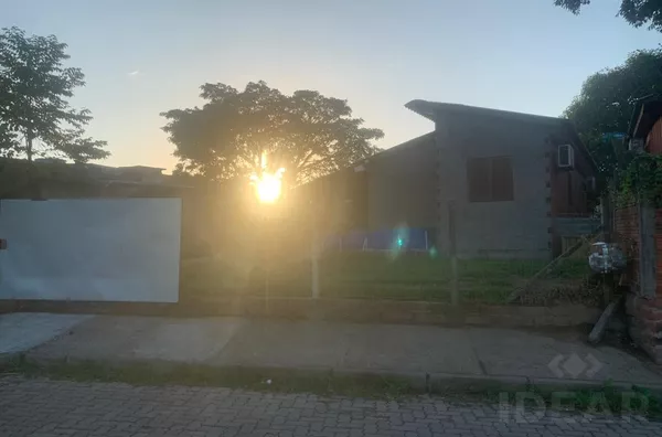 CASA DE ALVENARIA COM 2 DORMITÓRIOS E PÁTIOS FRENTE E FUNDOS