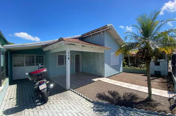 AMPLOS CÔMODOS E MUITO PÁTIO PARA O DESFRUTE DE TODA A FAMÍLIA