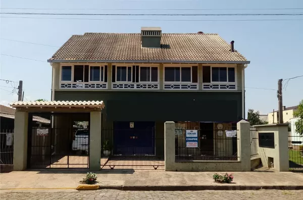 RESIDÊNCIA COM PISCINA E DUAS SALAS COMERCIAIS