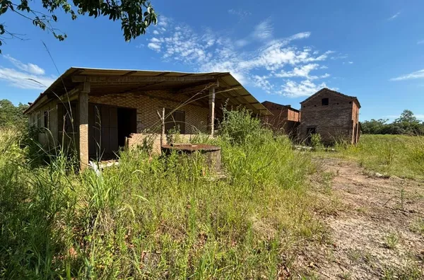 CHÁCARA COM BOA COBERTURA DE ÁREA VERDE E ESPAÇO PARA PLANTIO