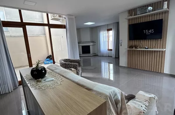 SOFISTICAÇÃO, BELEZA E MUITA PAZ. ALÉM DE AMPLO ESPAÇO PARA FAMÍLIA